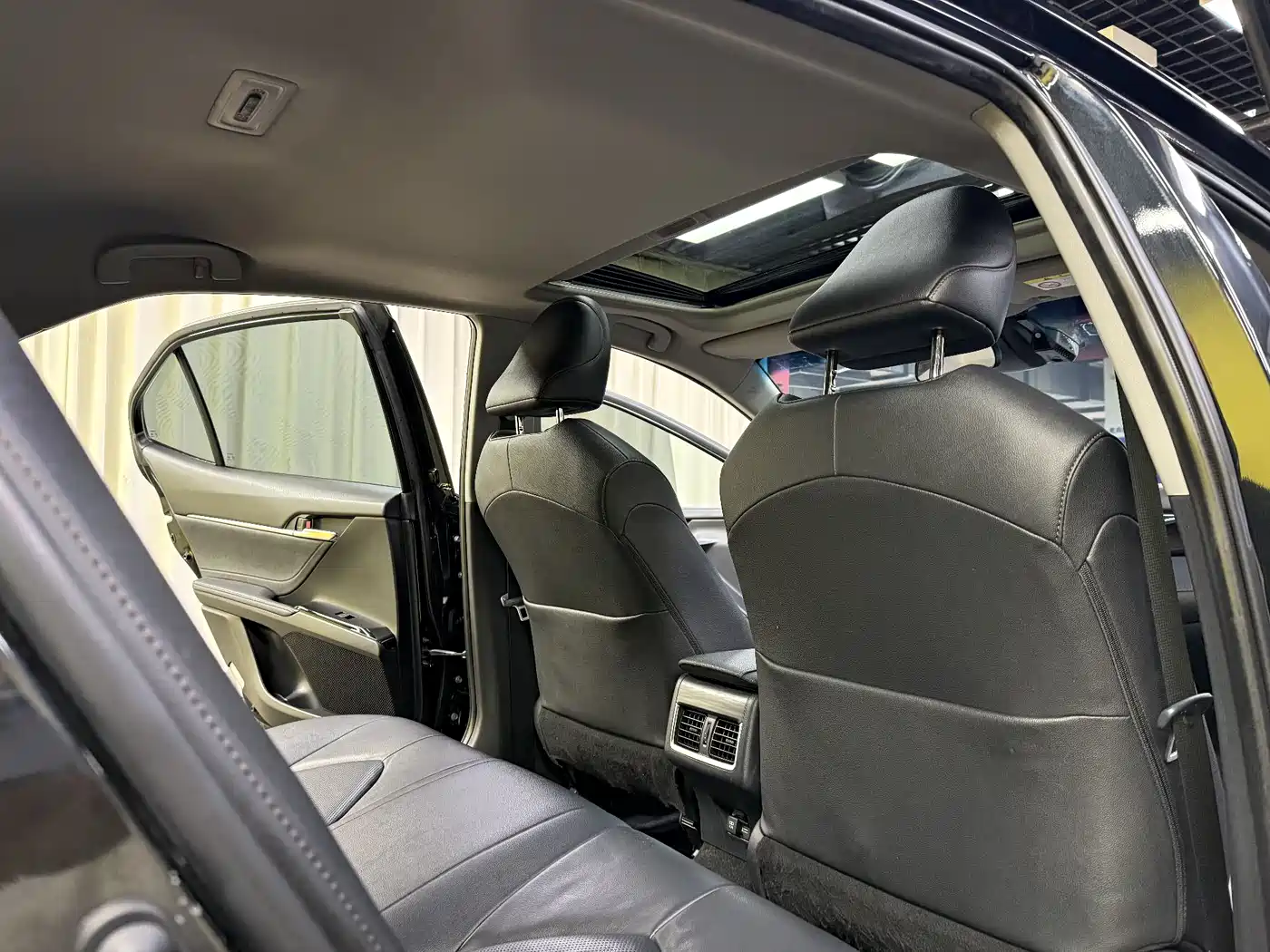 Toyota Camry 2021 Hybrid 2.5HGVP Leading Edition фото 29
