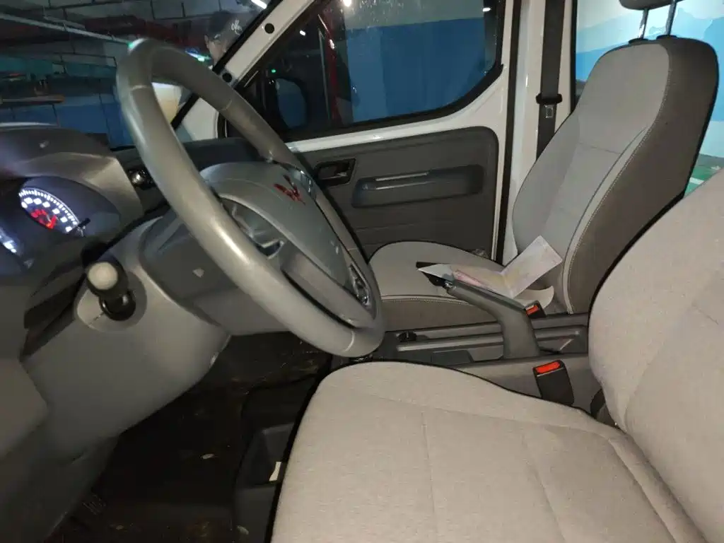 Wuling Motors Wuling Yangguang 2025 2024 300KM Comfort Bus Version 75kW
