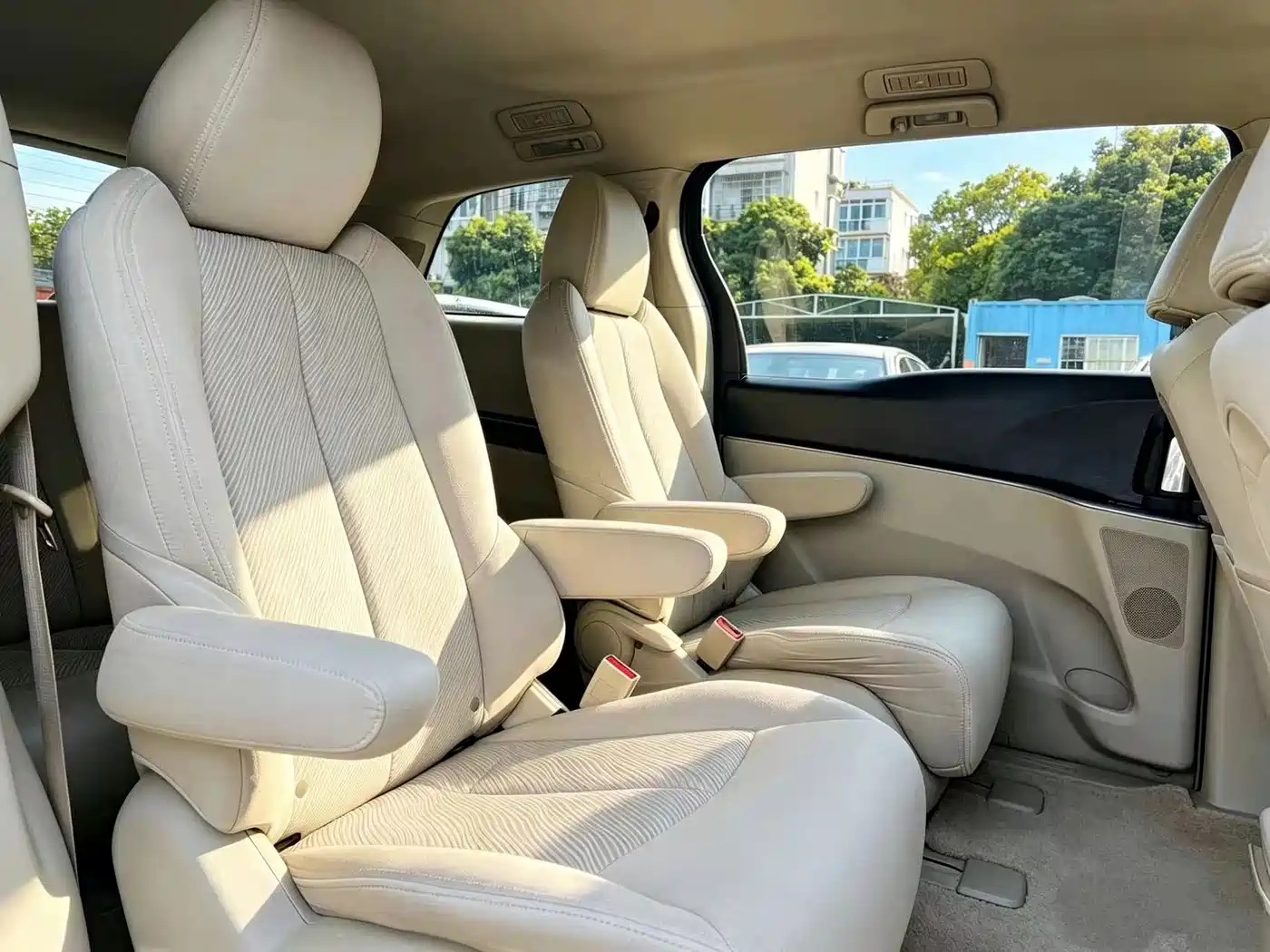 Buick GL8 2015 2.4L Luxury Business Exclusive Edition фото 15