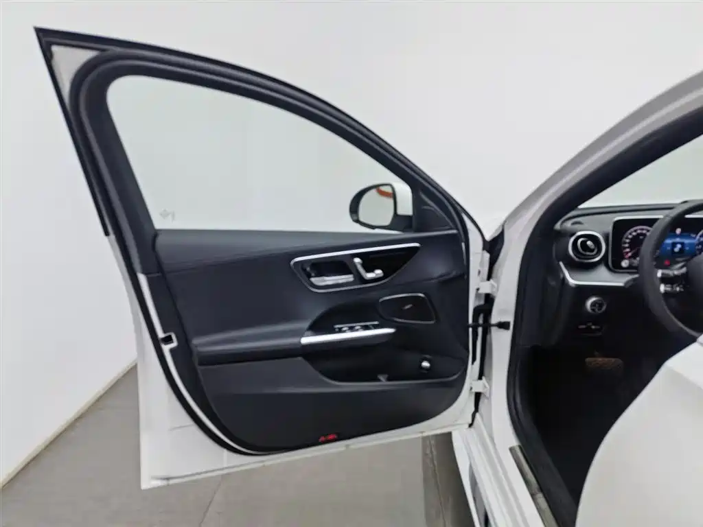 Mercedes-Benz C-Class 2025 Facelift C 200 L Sport Edition фото 8