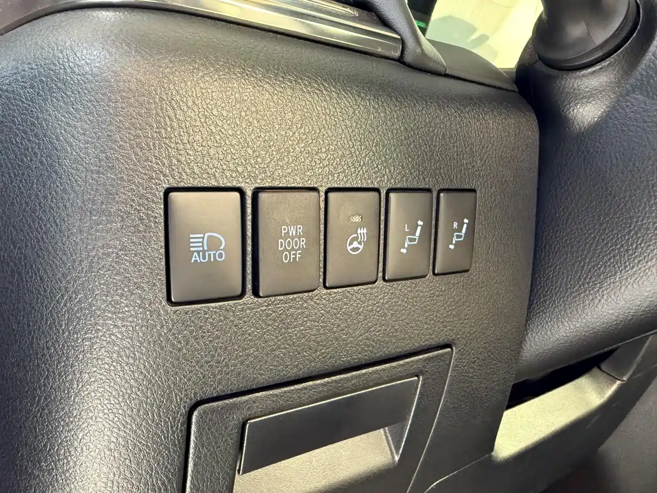 Toyota Alphard 2021 Hybrid 2.5L Premium фото 18