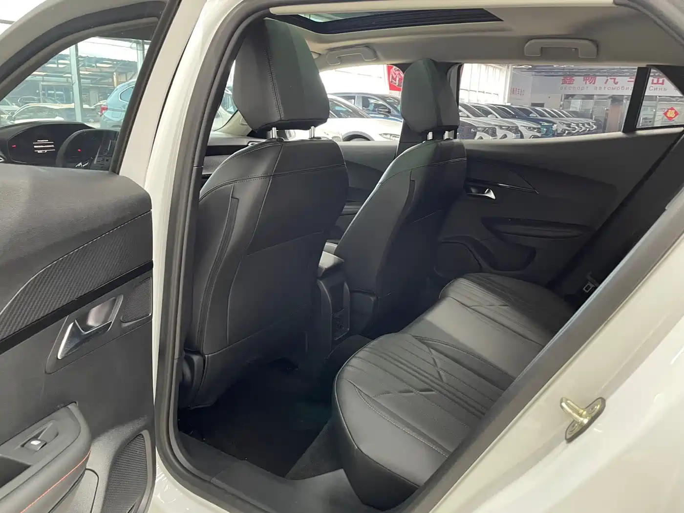Peugeot 2008 2022 230THP THE ONE фото 8