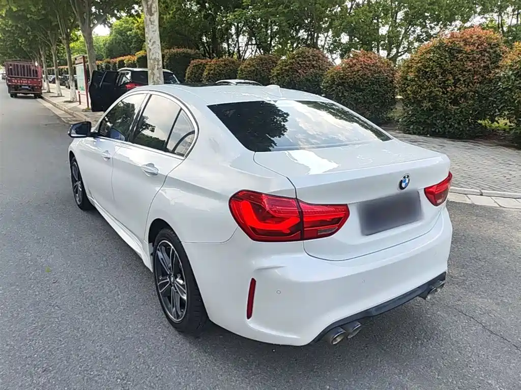 BMW 1 Series 2018 Facelift 118i Sport фото 5