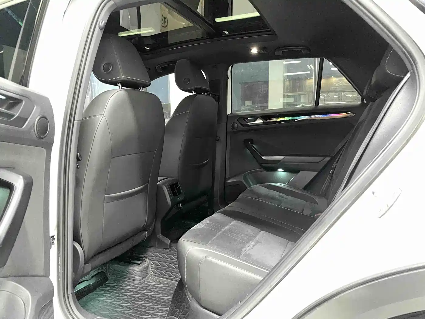 Volkswagen T-ROC 2021 Facelift 280TSI DSG 4WD Luxury Smart Connect Edition фото 10