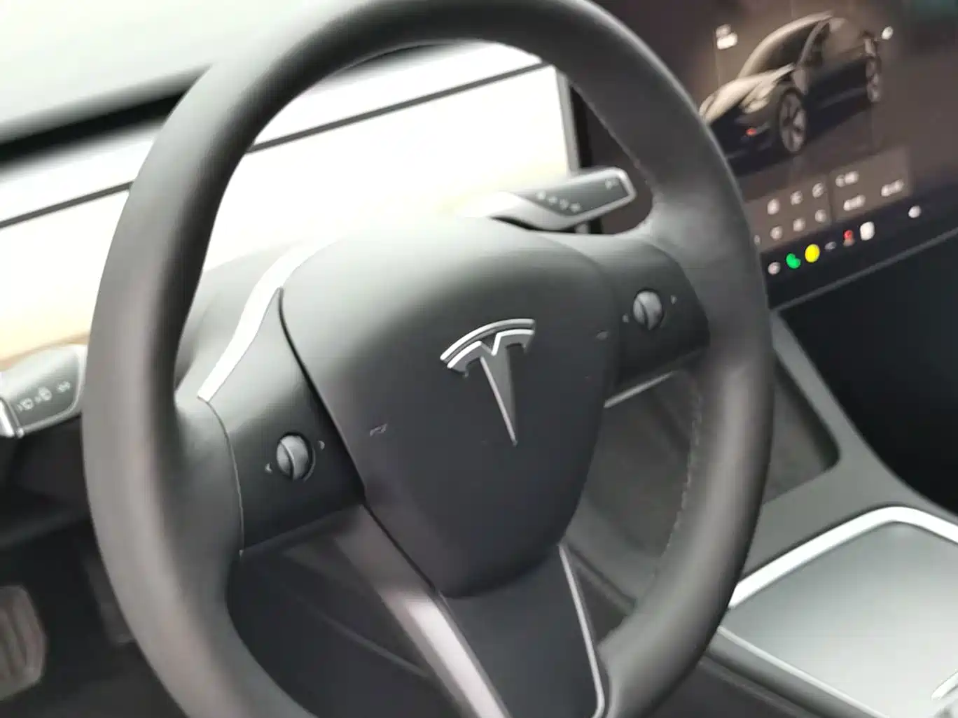 Фото 4 - Tesla Model 3