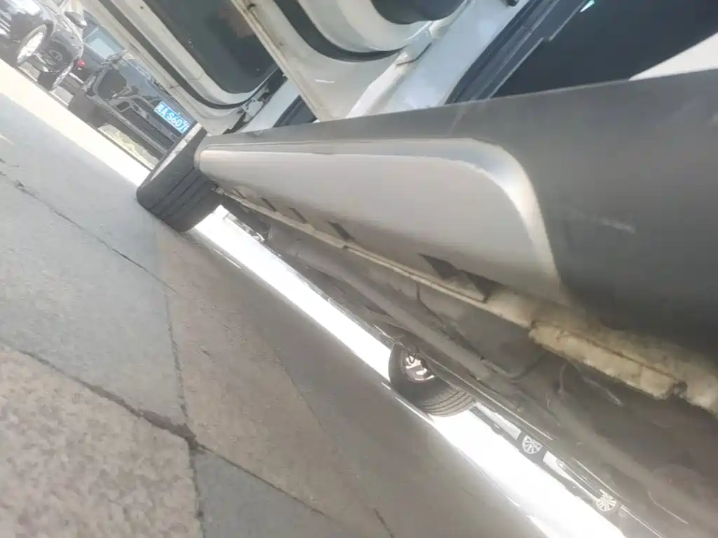 Photo 22 - Zhonghua V5