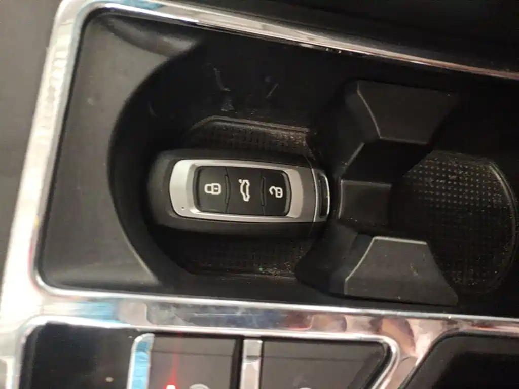 Фото 9 - Geely Emgrand