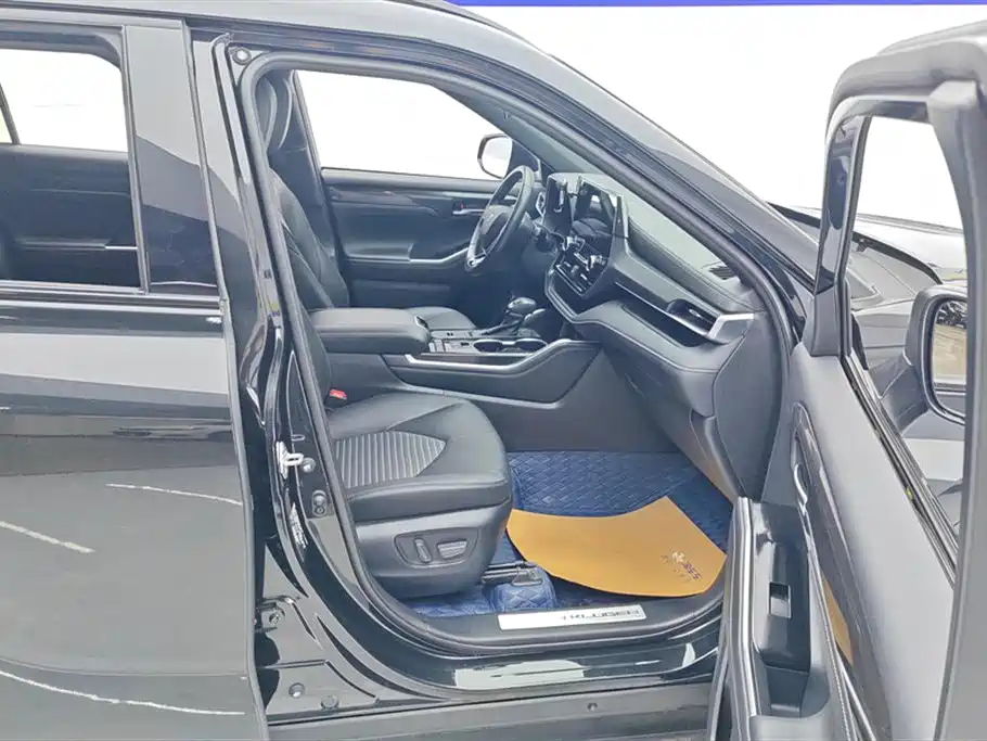 Toyota Crown Kluger 2023 2.5L HEV AWD Premium Edition фото 8