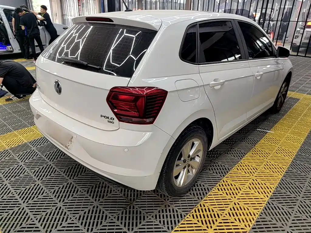 VOLKSWAGEN POLO