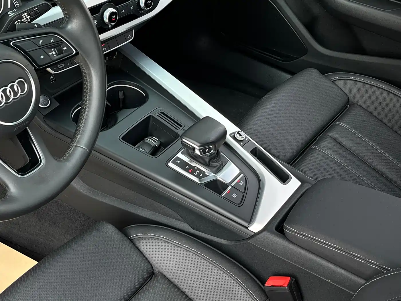Audi A4L 2020 40 TFSI Fashion Dynamic Edition фото 16