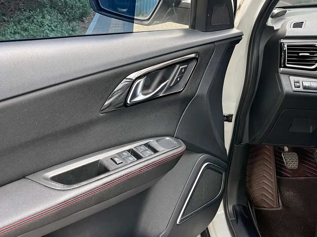 FAW Senya R7 2017 2017 Model 1.6L Manual Comfort