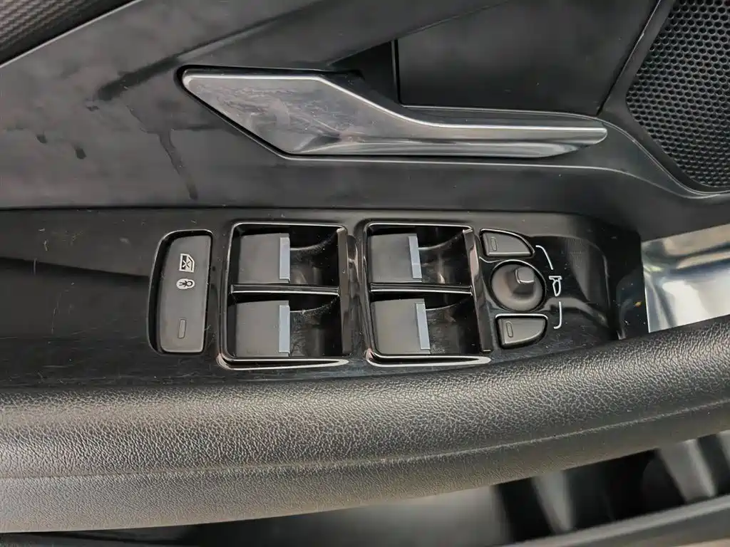 Jaguar E-PACE 2018 P200 China VI фото 9