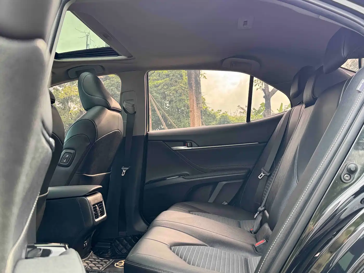 Toyota Camry 2022 2.5S Knight Edition фото 11