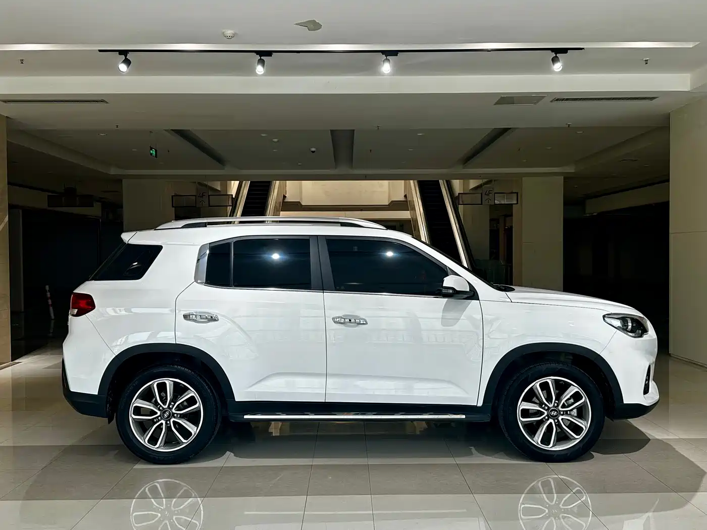 Hyundai Beijing Hyundai ix35 2019 2.0L Automatic 2WD Zhiyong·Smooth Enjoy China VI фото 4