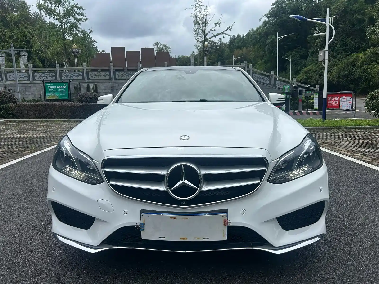 صورة 2 - Mercedes-Benz E-Class