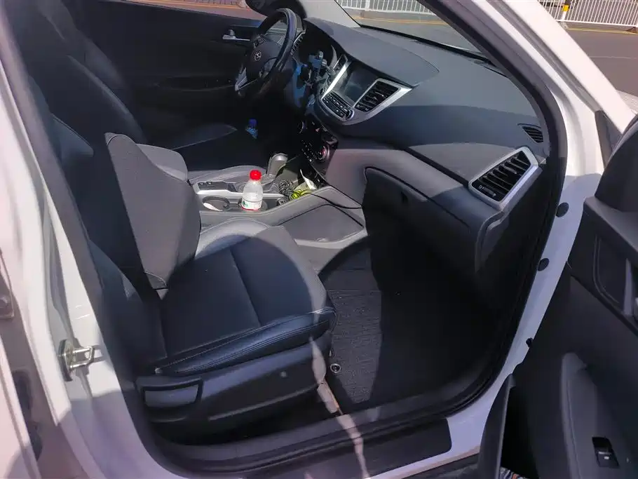 Hyundai Tucson 2015 1.6T Dual Clutch 2WD Smart фото 8