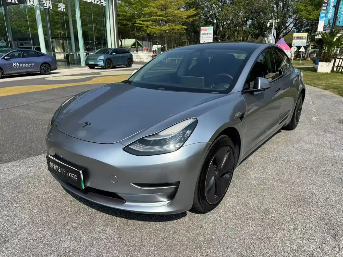 TESLA MODEL 3