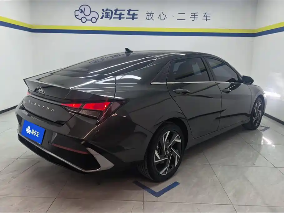 Hyundai Elantra 2023 1.5L CVT GLX Elite Edition фото 3