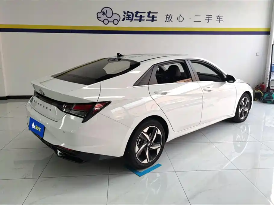 Hyundai Elantra 2022 1.5L CVT GLX Elite Edition фото 3