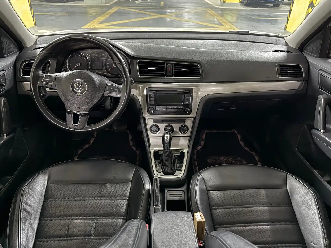 Volkswagen Lavida 2013 1.6L Automatic Luxury Edition фото 8