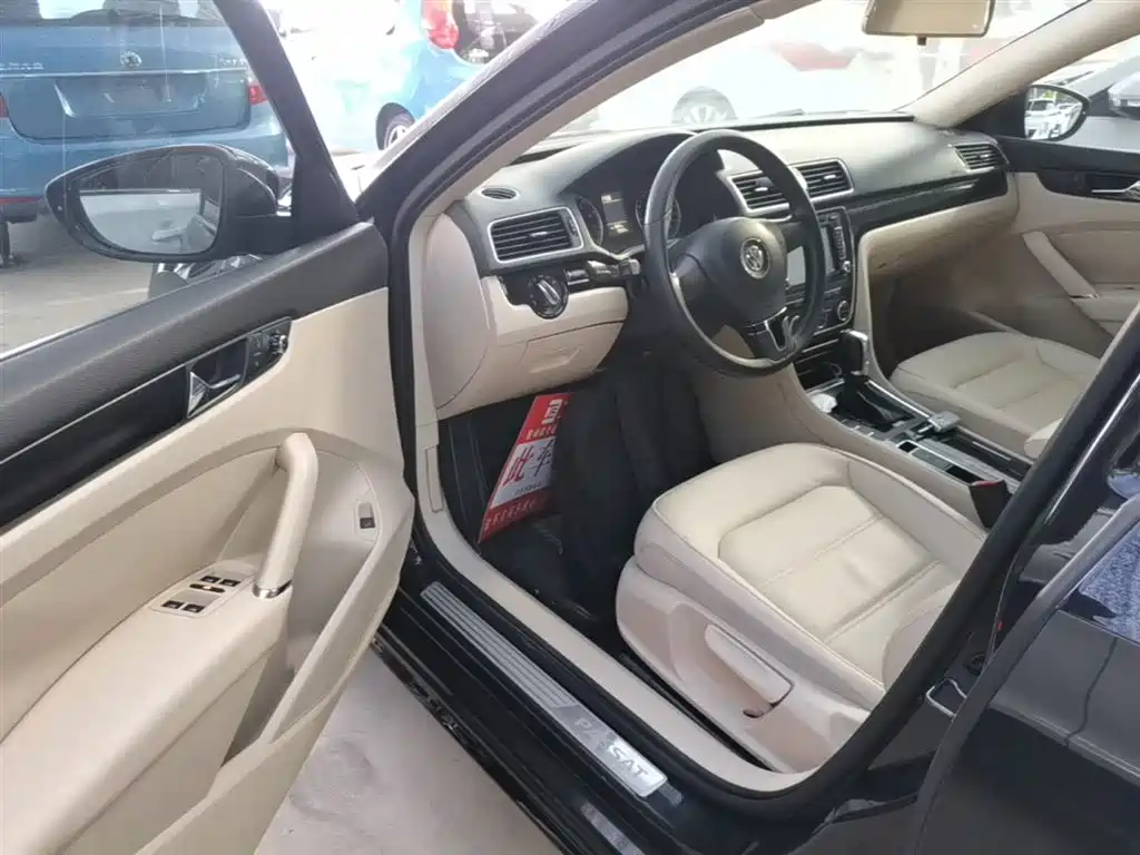 Volkswagen Passat 2014 1.8TSI DSG Luxury Edition фото 16