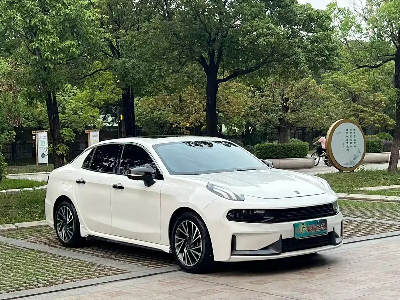 Lynk & Co 03 2021 2.0TD Auto Jin Pro фото 3