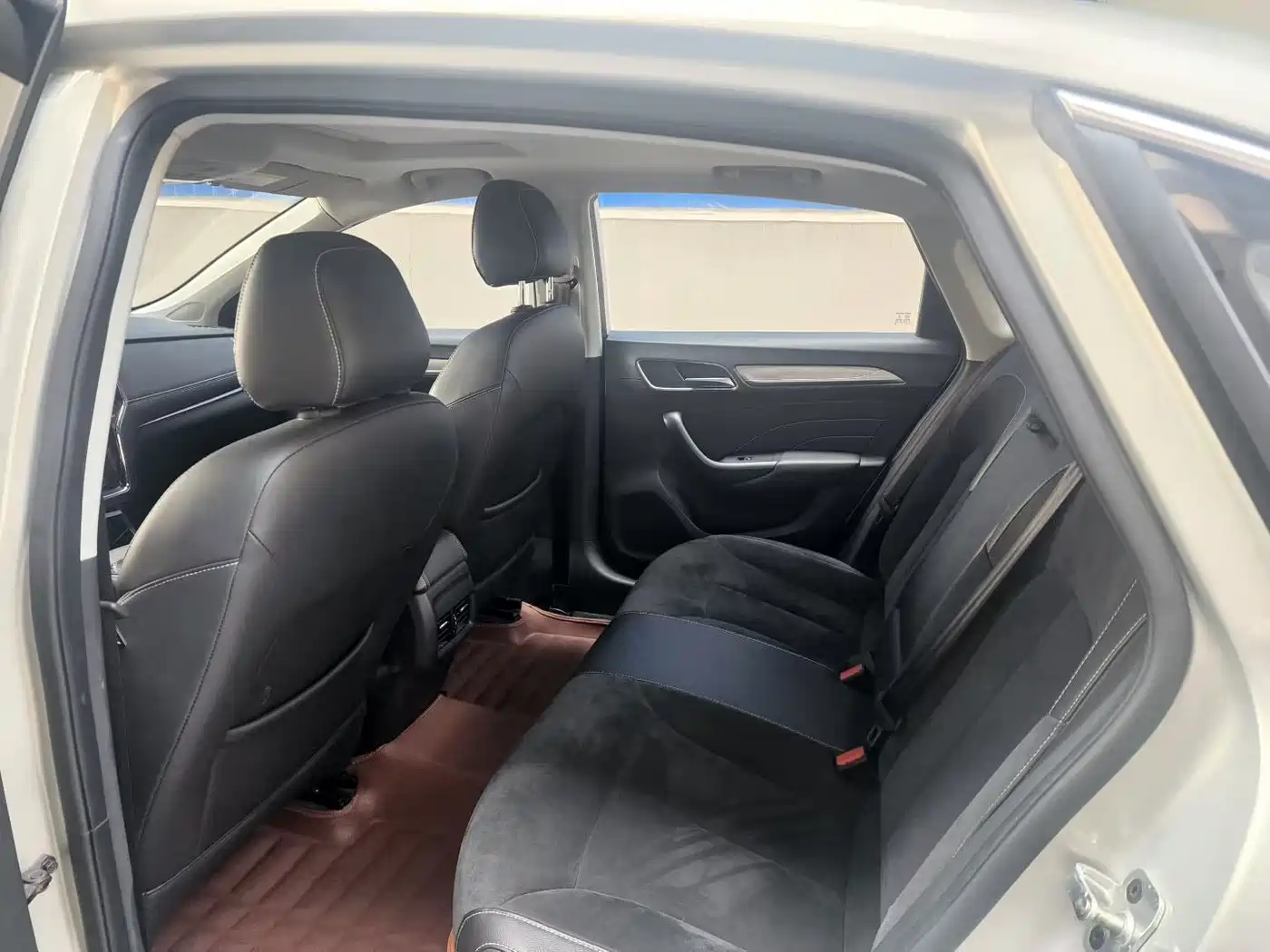 Roewe i6 New Energy 2017 2017 45T Hybrid Connected Smart Premium Edition