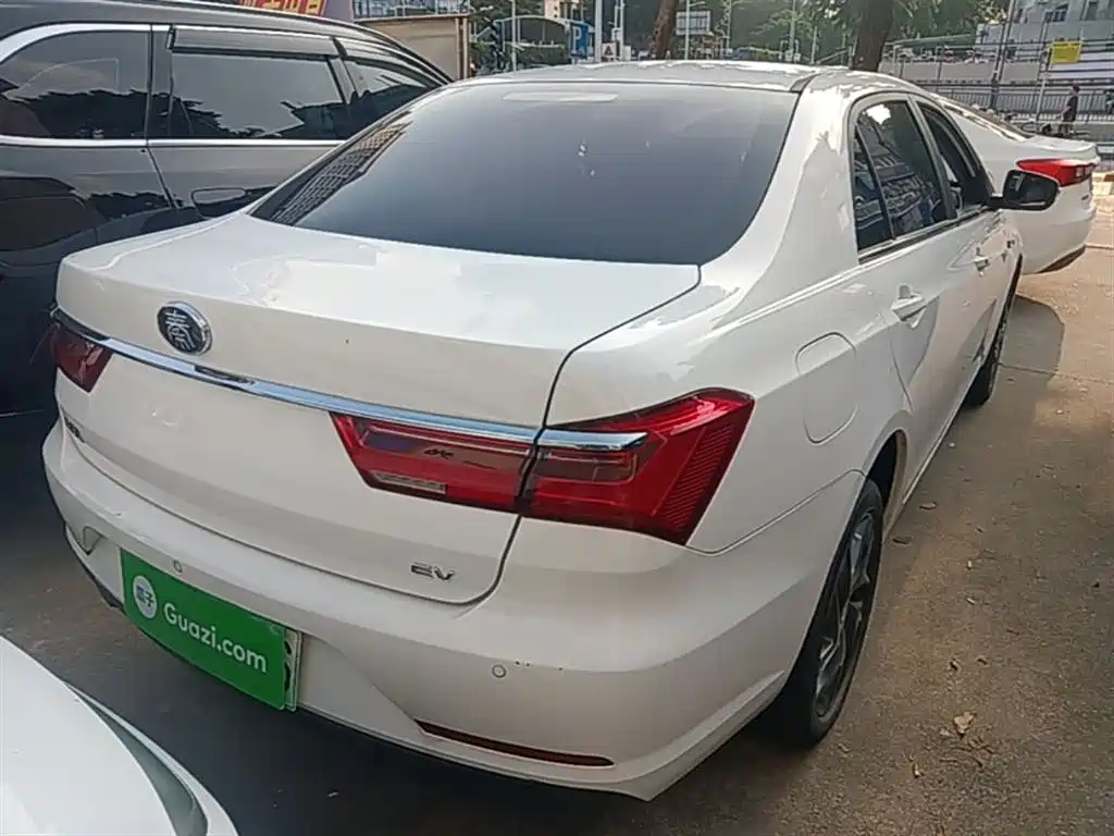 BYD Qin New Energy 2019 Long Range Luxury Edition фото 7