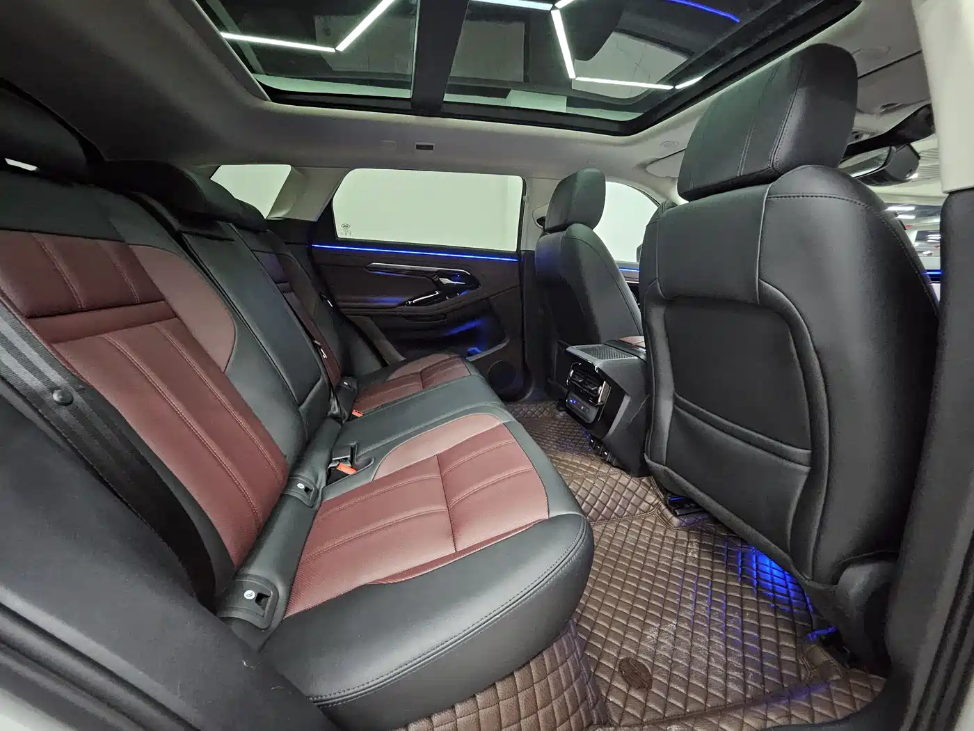 Land Rover Range Rover Evoque 2023 Range Rover Evoque L 249PS Luxury Edition фото 16