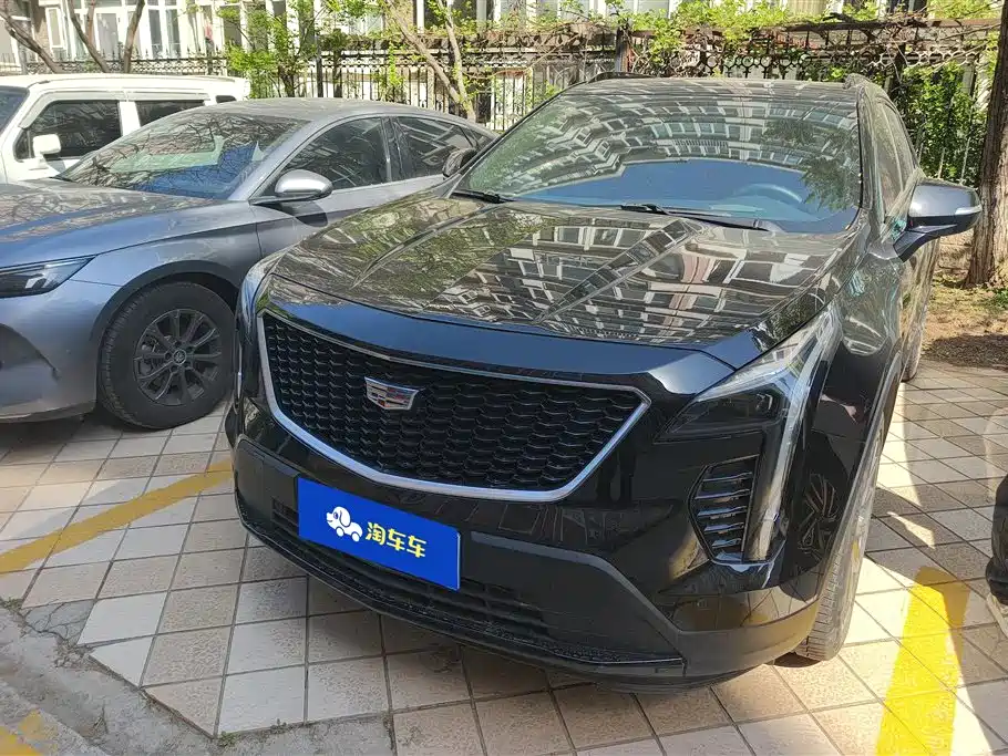 CADILLAC XT4