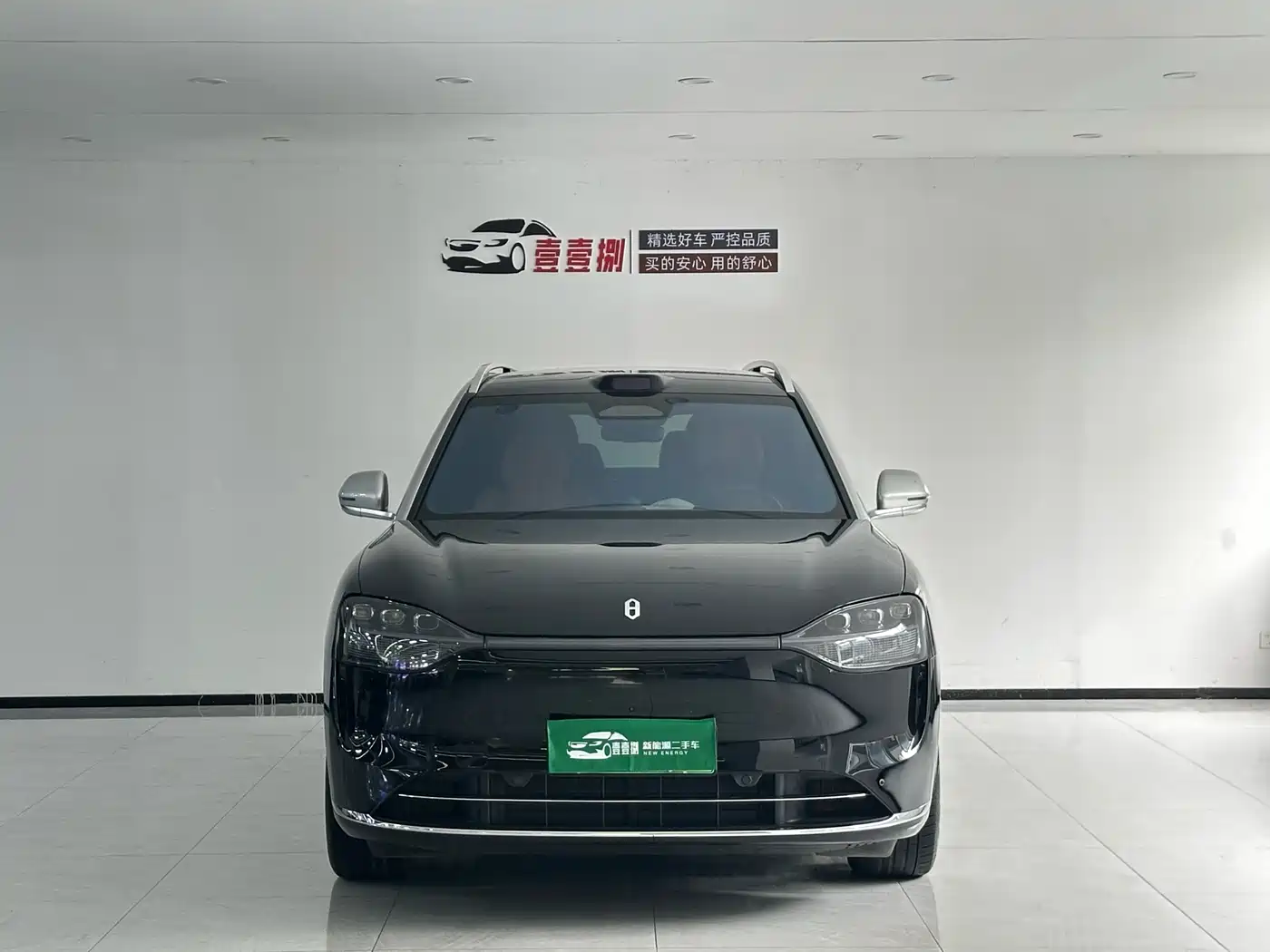 AITO Wenjie AITO M9 2025 Extended Range Ultra 52kWh 6-Seater фото 2