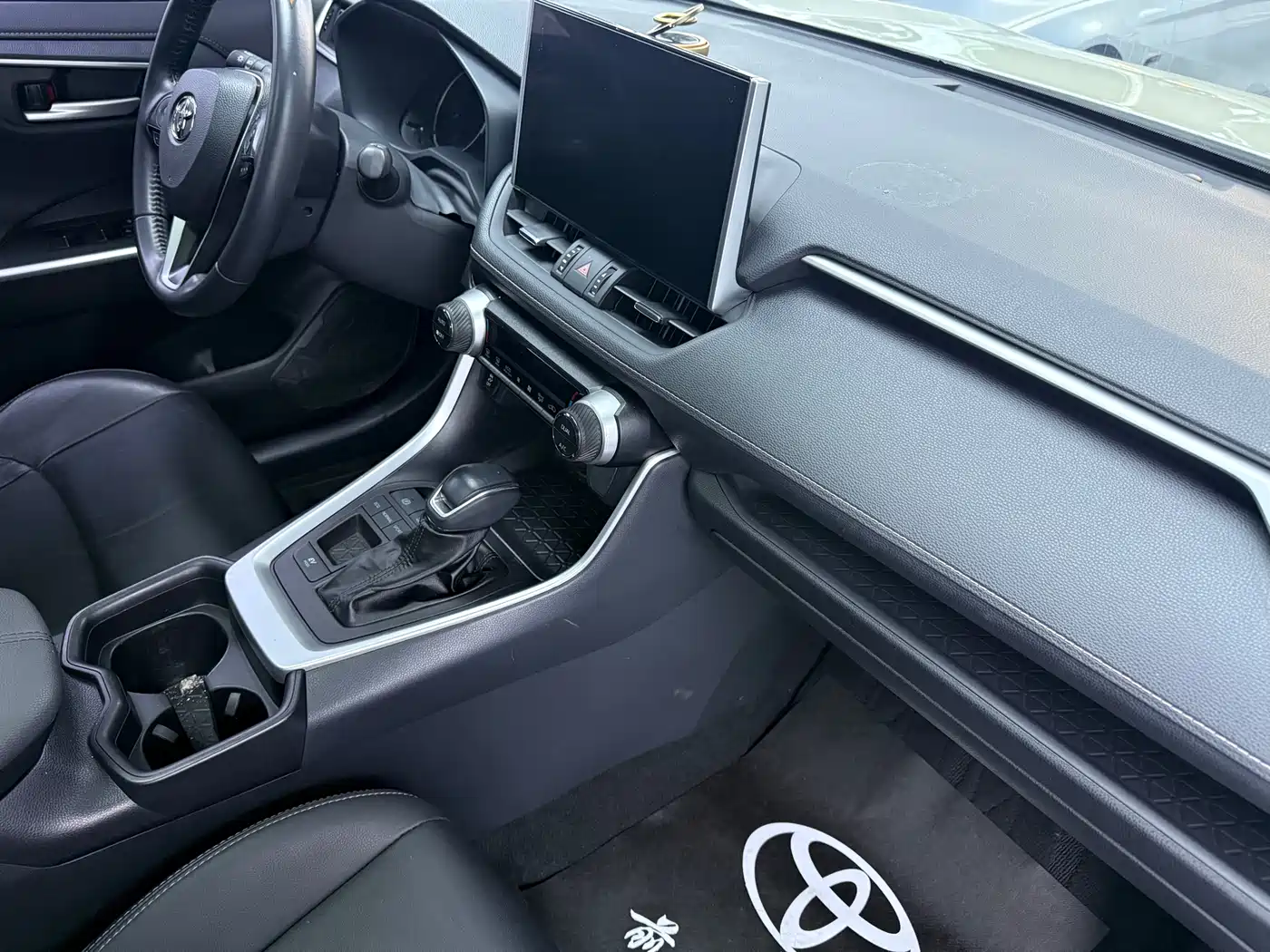 Toyota Wildlander 2022 Hybrid 2.5L E-CVT FWD Luxury PLUS Edition фото 10