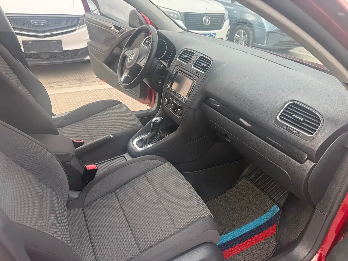 Volkswagen Golf 2012 1.6 Automatic Comfort Type фото 6