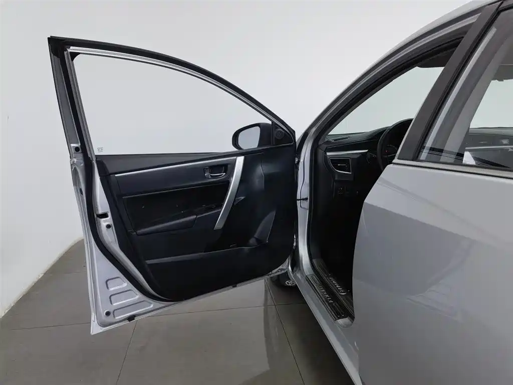 Toyota Corolla 2017 1.2T Manual GL фото 8