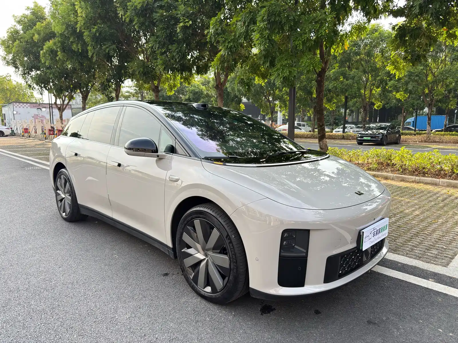 Photo 3 - Li Auto i6