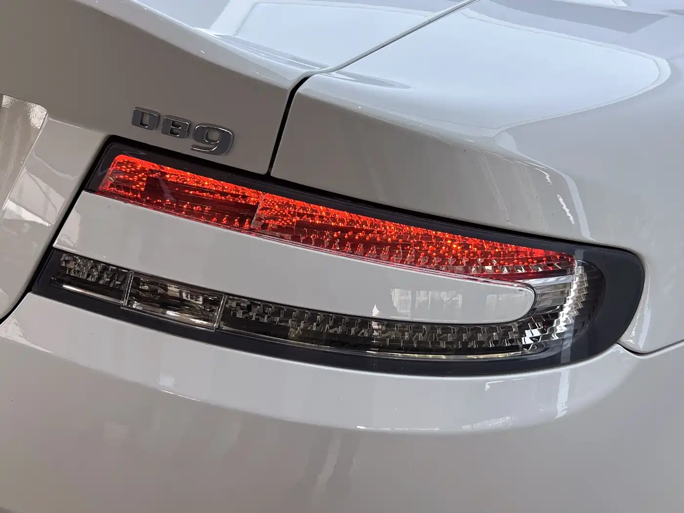Aston Martin DB9 2013 6.0L Coupe фото 17