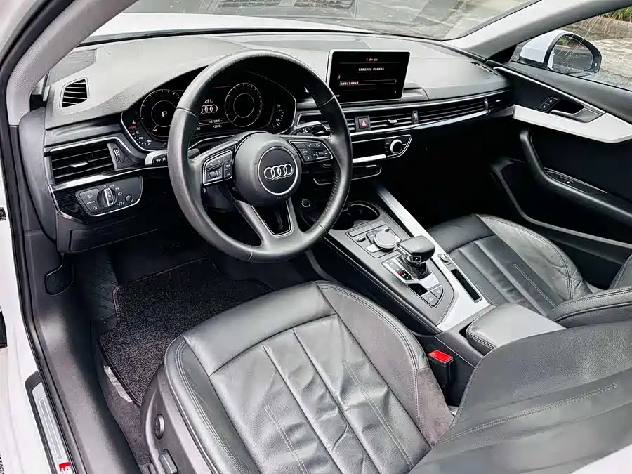 Photo 4 - Audi A4L