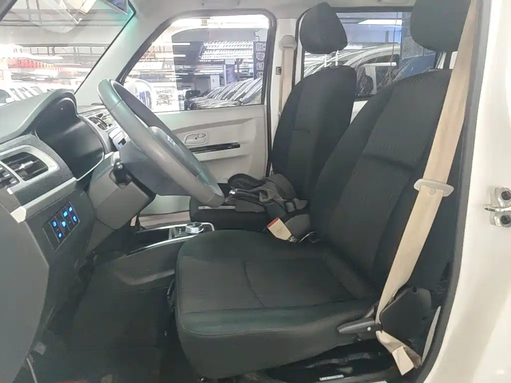 SRM Xinyuan Good Luck 2026 2025 Voyage Edition BYD 42.3kWh 305km 6-seater