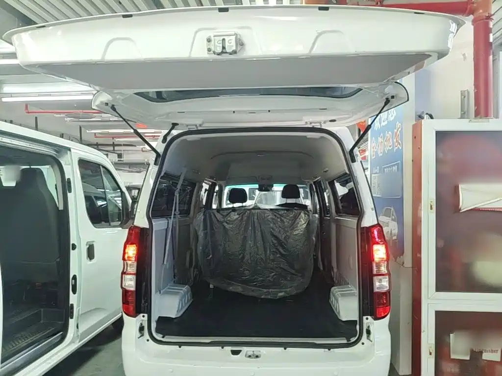 SRM Xinyuan Good Luck 2026 2025 Voyage Edition BYD 42.3kWh 305km 6-seater