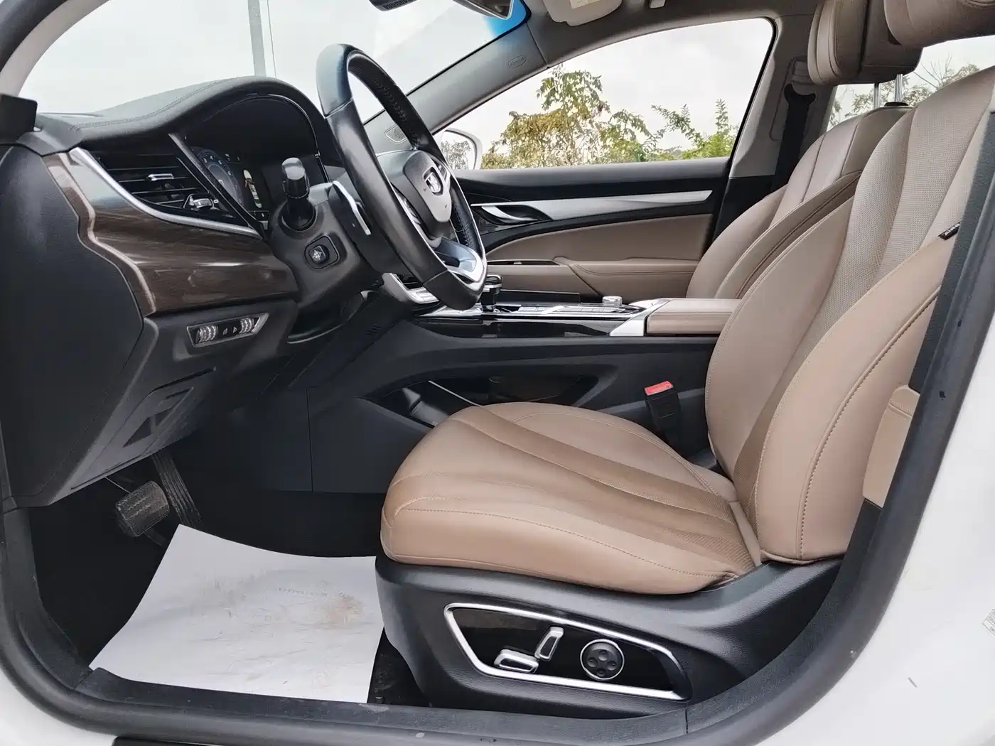 Фото 9 - Geely Borui