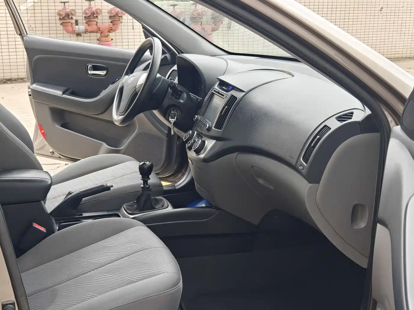 Hyundai Elantra 2015 1.6L Manual Comfort фото 12