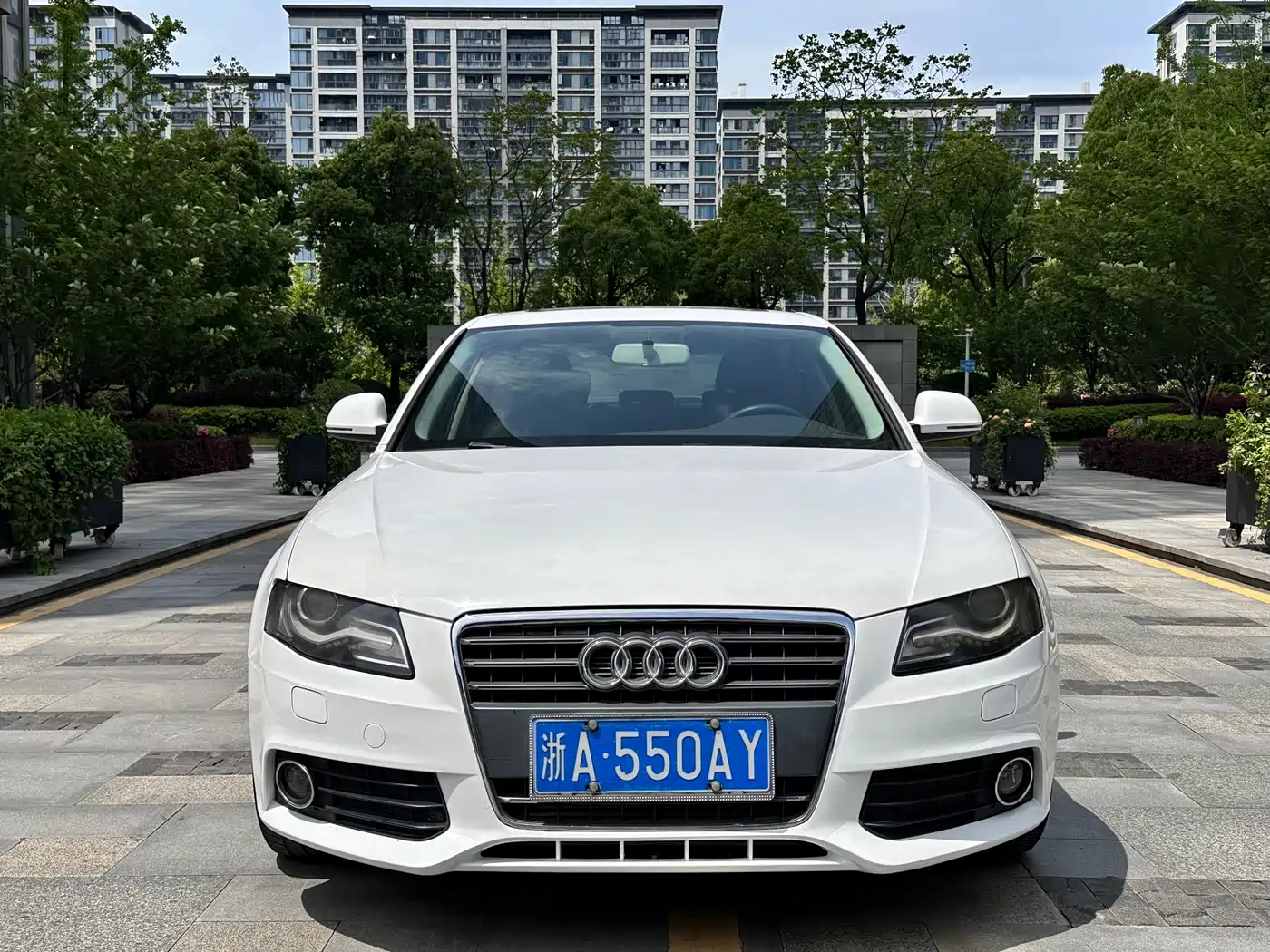 Audi A4L 2011 2.0 TFSI Standard фото 2