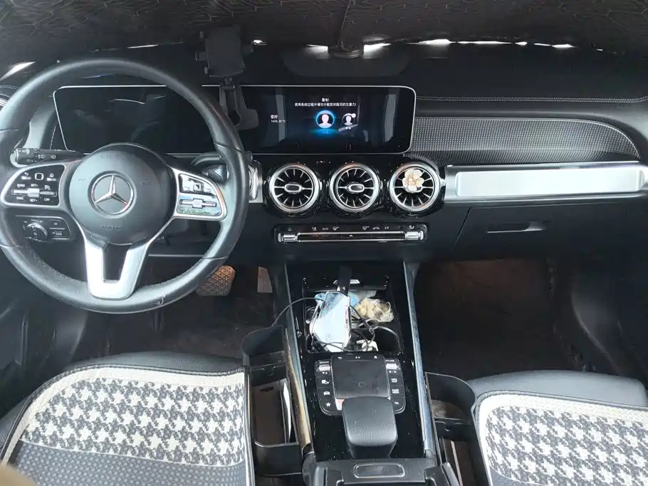 Фото 12 - Mercedes-Benz GLB