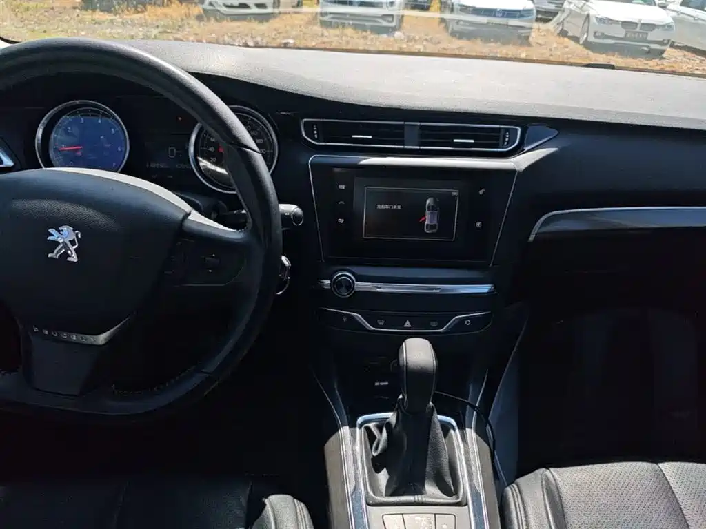 Peugeot 408 2015 Model 1.2T Automatic Luxury Edition фото 13