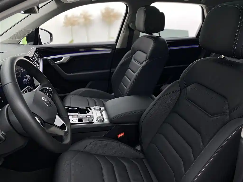 Volkswagen Touareg 2022 3.0TSI Rui Xiang Edition Gloss Black Sport Package фото 28