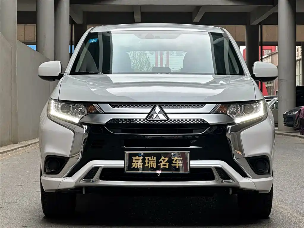 Mitsubishi Outlander 2021 2.0L 2WD Smooth Ride Version 5-Seater фото 2