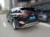 Photo 4 - Toyota Highlander