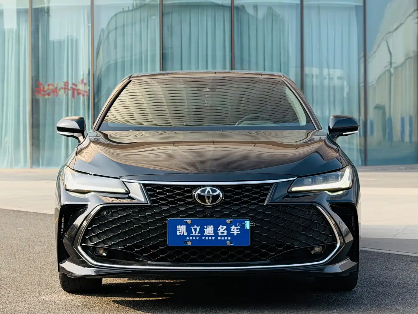 Toyota Avalon 2022 2.5L Touring Premium Edition фото 2