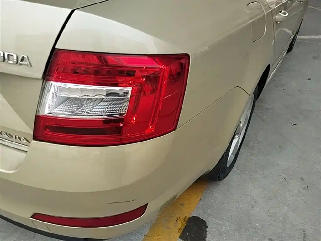 Škoda Octavia 2015 1.6L Automatic逸杰版 фото 8