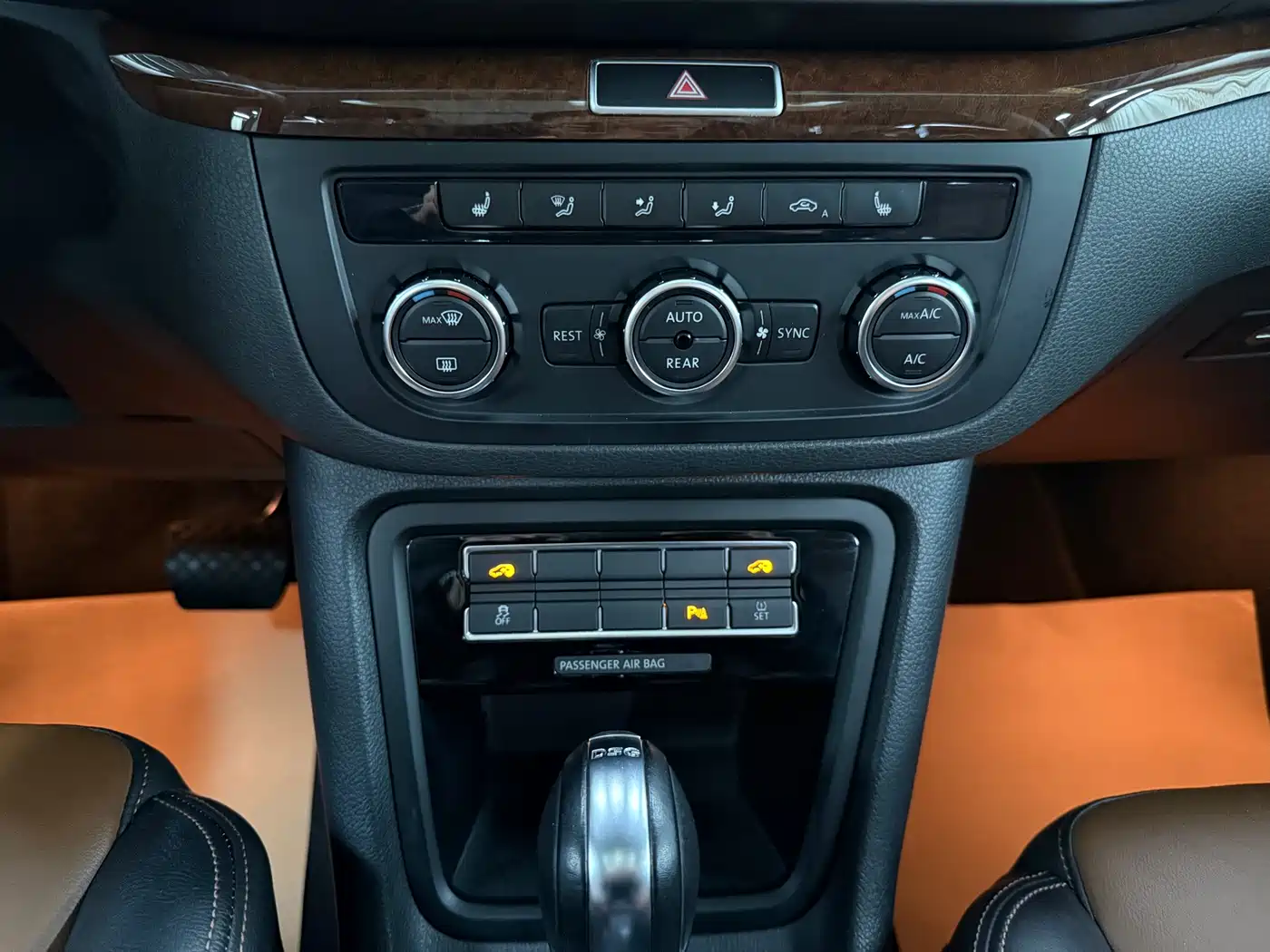 Volkswagen Sharan 2013 1.8TSI Comfort фото 6
